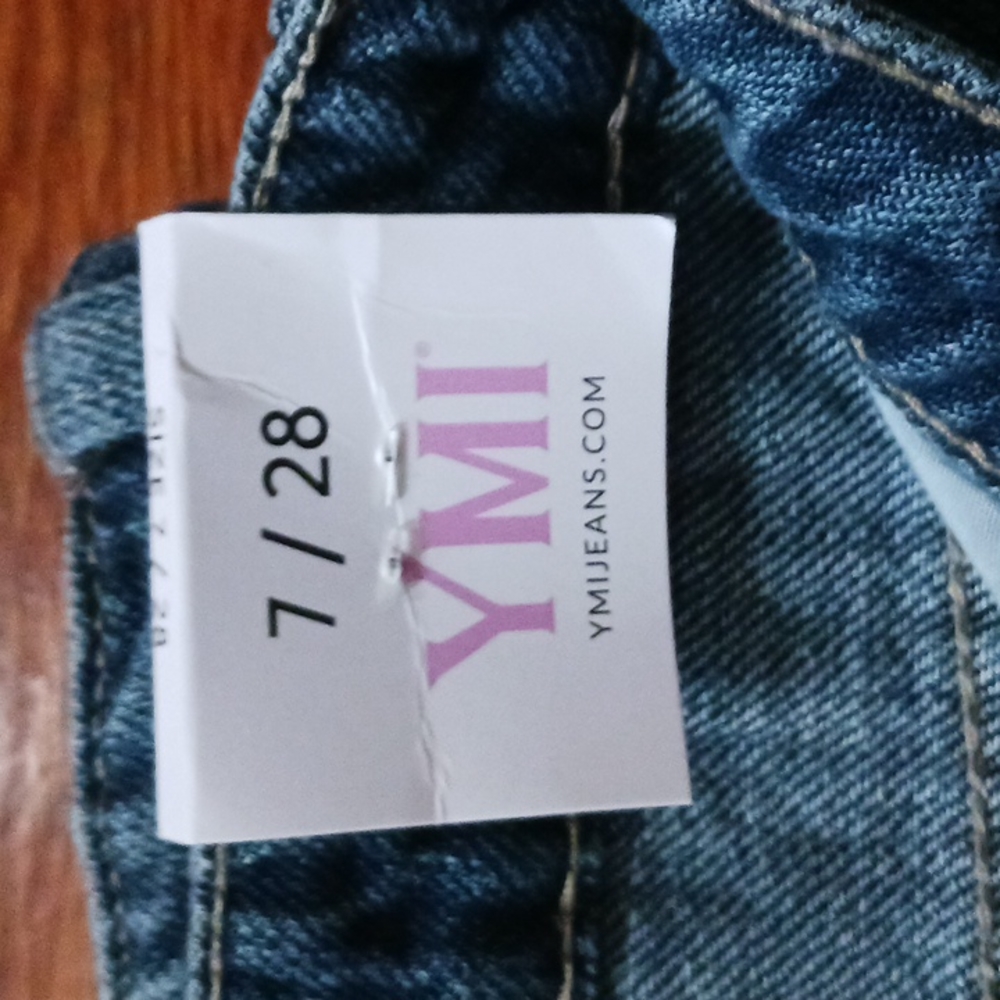 Distressed jeans - Picture 2 of 3